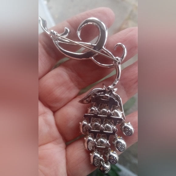 Trifari Alfred Phillipe Pat. 160,967   Dangle Grape Cluster Brooch 1950 - Picture 11 of 12